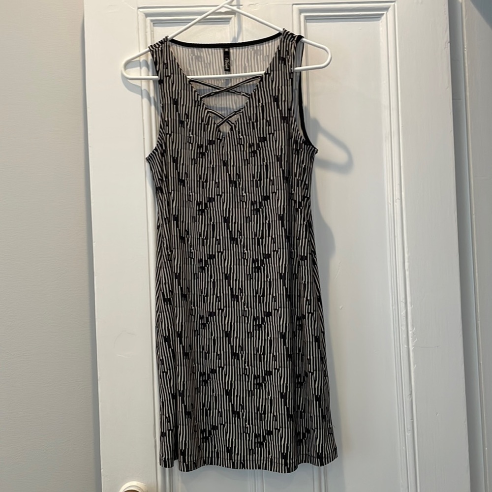 Viereck black and white mini dress size small